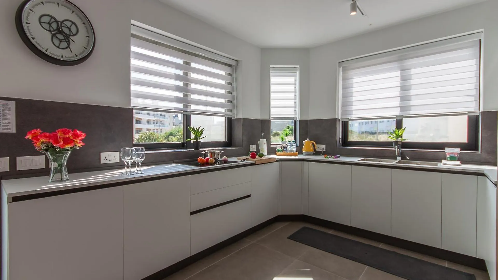 Exceptional Sunlit Apart Marsaskala Bay - Happy Rentals Apartment