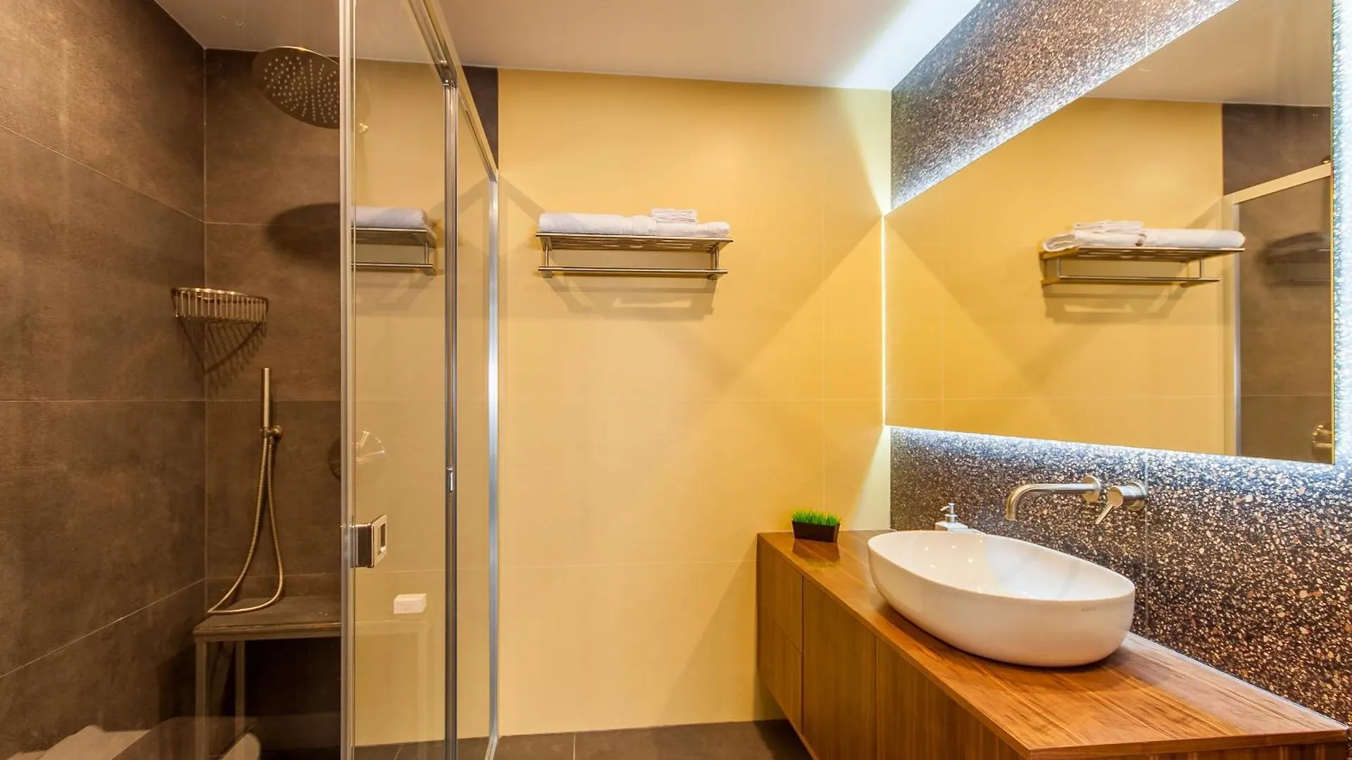 Exceptional Sunlit Apart Marsaskala Bay - Happy Rentals Apartment