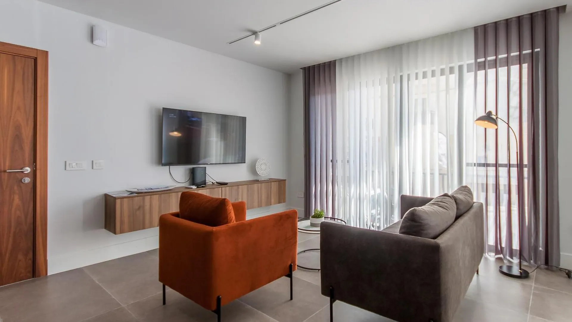 Exceptional Sunlit Apart Marsaskala Bay - Happy Rentals