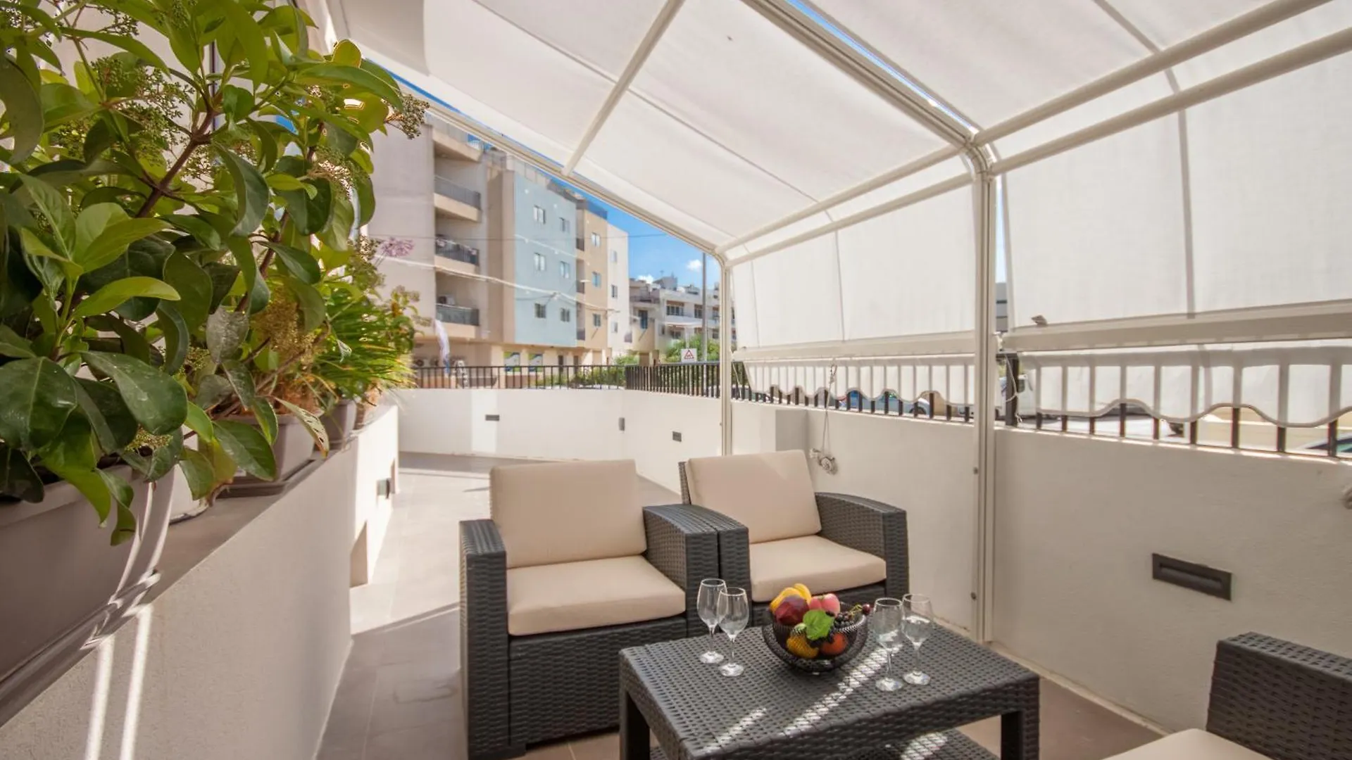 Exceptional Sunlit Apart Marsaskala Bay - Happy Rentals Apartment